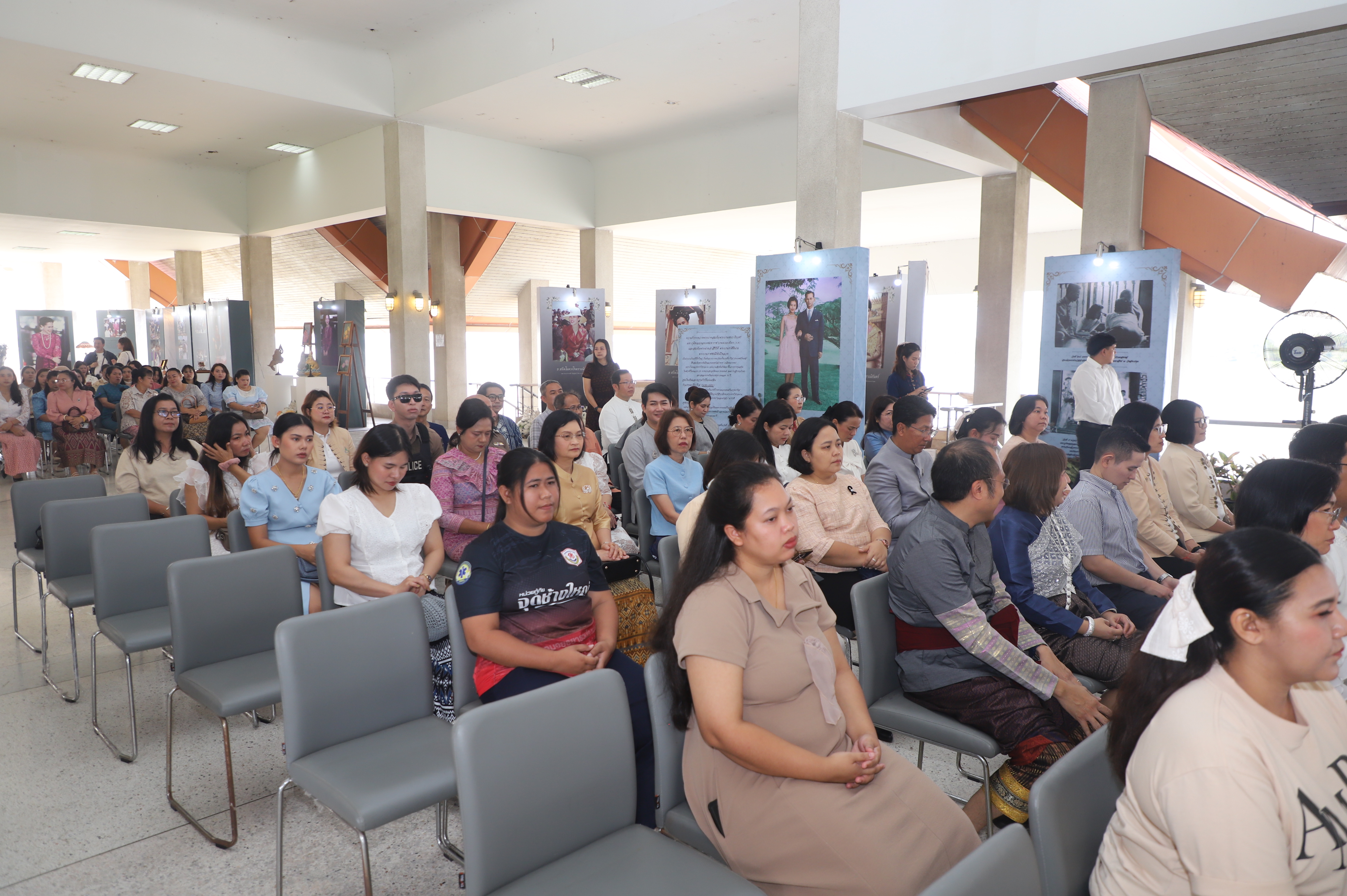 title - มากกว่าความรักระหว่างคู่ครอง คือความรักต่อปวงชน ส.ป.ก. จัดงาน “รักแห่งศิลป์ รักแห่งแผ่นดิน” พลังแห่งศิลปะที่เชื่อมโยงสถาบันและประชาชน